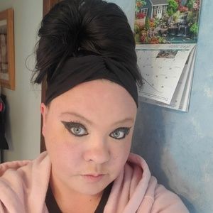 Meet your Posher, Emilee